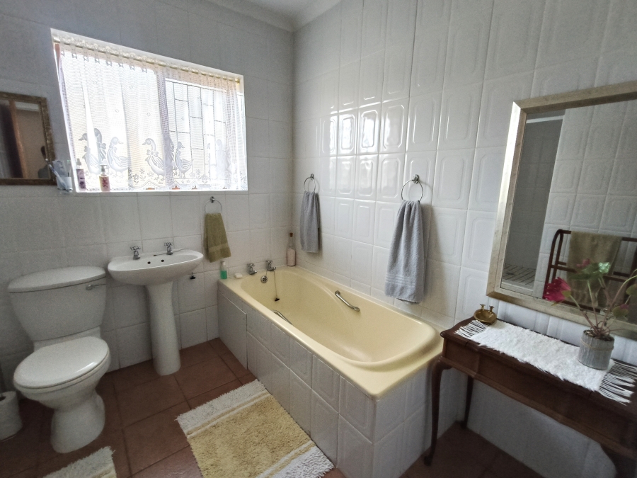 3 Bedroom Property for Sale in Jeffreys Bay Central Eastern Cape